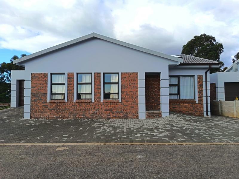 4 Bedroom Property for Sale in Albertinia Western Cape